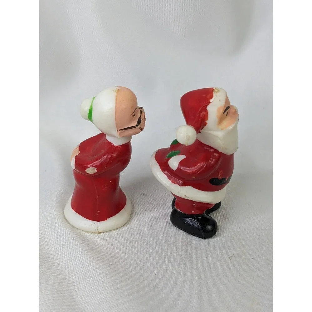 Kissing Santa Mrs Claus Figure Lot 2‎ Inch Plastic